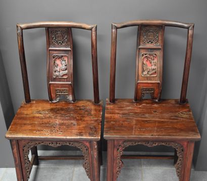 null Pair of carved and polychromed wood chairs, China 19th century.