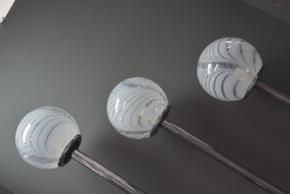 null 一套三盏设计的落地灯，采用模块化联锁的方式。1970年左右，意大利。身高：178、155和130厘米。