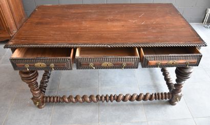 null Portuguese rosewood desk from the 17th century. One leg needs to be restored...