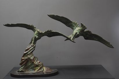 E. TISSOT (XX) E. TISSOT (XX) Group in bronze with green patina. Two seagulls taking...