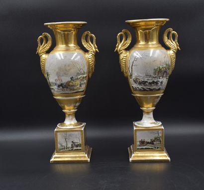 null Paire de vases en porcelaine de Bruxelles de style Empire, début XIX ème à décor...