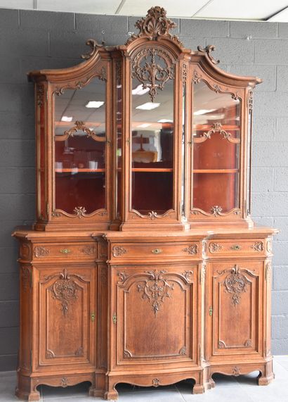 Double carved oak display case in the Liège...