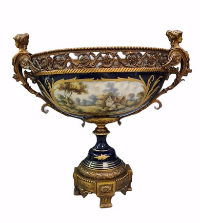 null Impressive French porcelain set in the Sèvres style richly decorated with bronzes....