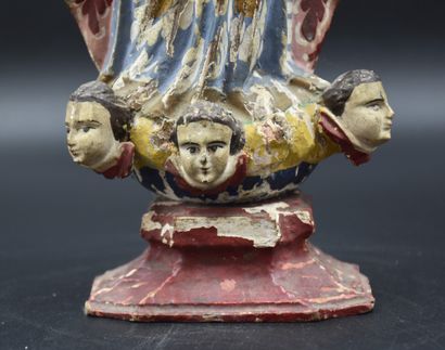 null Virgin in prayer, carved and polychromed wood 18th century. Height : 30 cm....