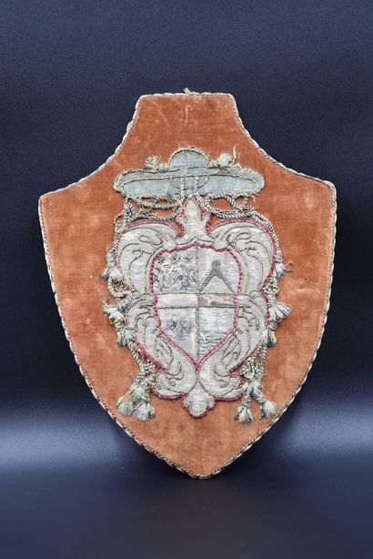 null Coat of arms / heraldry : Pair of embroidered coats of arms XVIII th century....