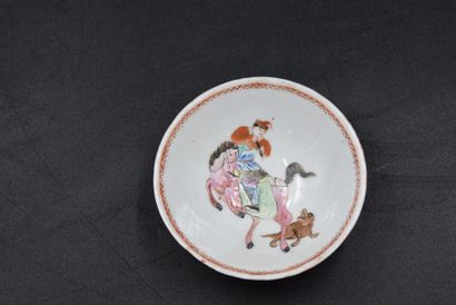 null Coupe en porcelaine de Chine XIX ème siècle. Diamètre : 9,5 cm.