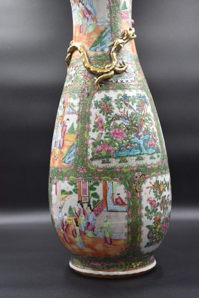 null Canton porcelain vase with animated decorations in reserves. Gilded dragon in...