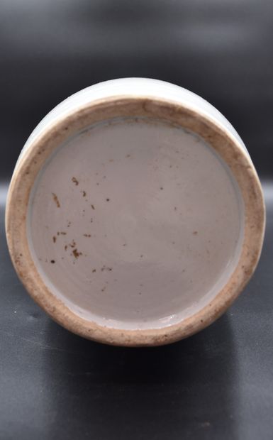null Vase en porcelaine de Chine à décor d’échassiers. Ht : 58 cm.