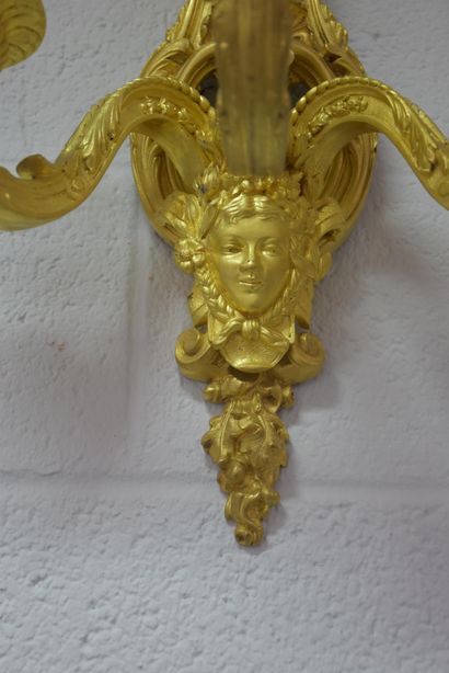 null Paire d’appliques en bronze de style Louis XIV à trois bras de lumières. Ht...