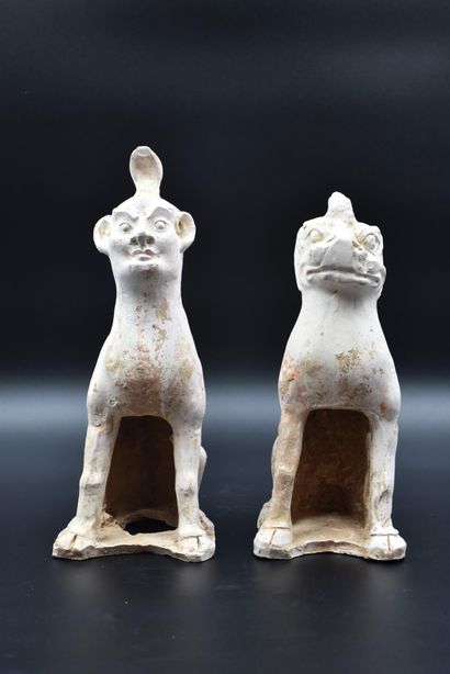null Deux statues en faïence, Dynastie Tang (618-907), avec certificat thermoluminescence...