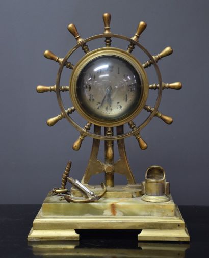 null Pendule sur le thème de la marine en bronze et onyx comprenant un thermomètre...