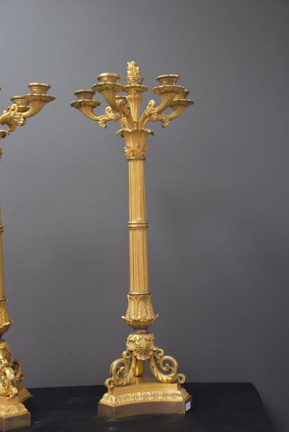 null Paire de candélabres en bronze doré d’époque restauration. Ht : 68 cm.