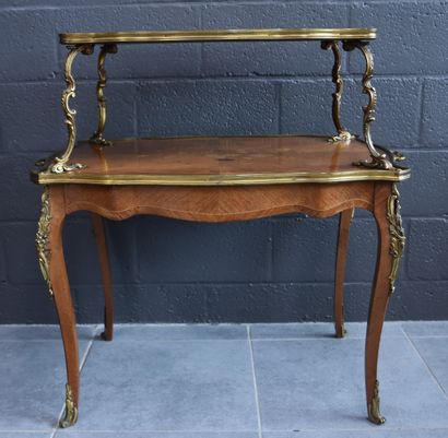 null Wooden veneer and bronze tea table around 1900. Napoleon III style. Ht : 86...