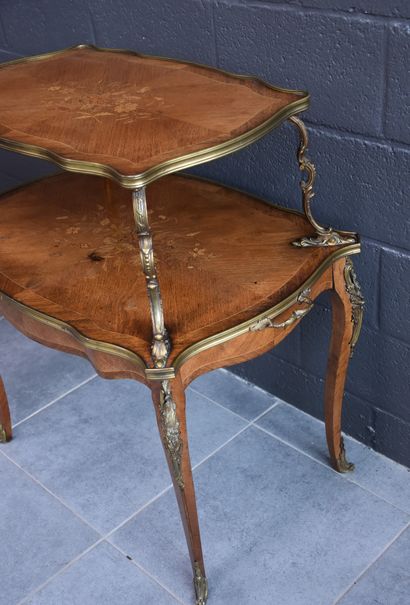 null Wooden veneer and bronze tea table around 1900. Napoleon III style. Ht : 86...