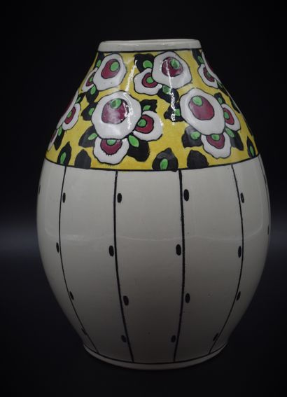 null Boch Kéramis vase, Catteau workshop. Lison decoration. D.780. Ht : 25 cm. Nederlandse...