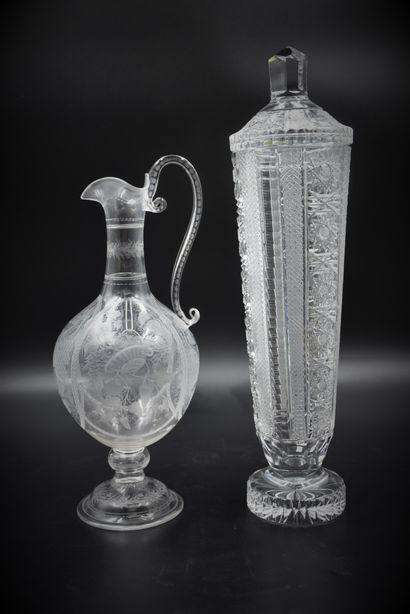 null Carafe en cristal gravé à la roue de paniers fleuris. Début XIXème. Ht carafe...