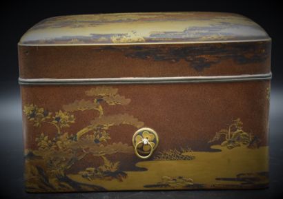 null Kobako box in Japanese lacquer. Dimensions : 22 x 32 x 26 cm. Former collection...