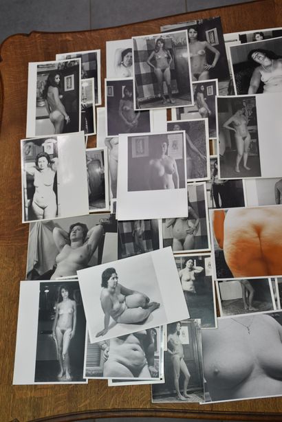 null Collection of 77 photos of academic female nudes from the studio of a Belgian...