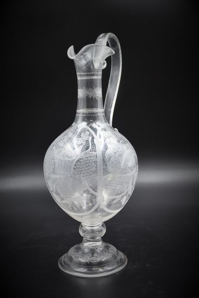 null Crystal decanter engraved with the wheel of flowered baskets. Beginning of the...
