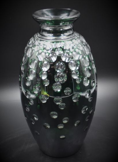 null 
Vase en cristal du Val Saint Lambert à décor taillé de gouttes d'eau

On y...