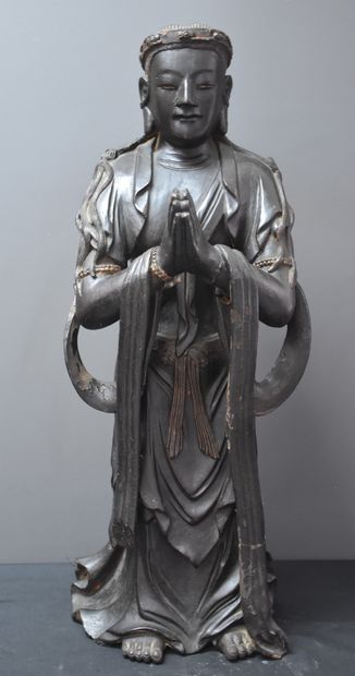 null Imposing wooden sculpture representing a deity in prayer. Sino-Tibetan work...