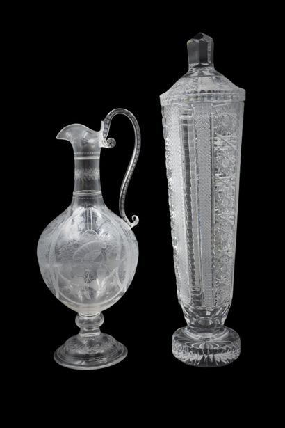 null Crystal decanter engraved with the wheel of flowered baskets. Beginning of the...