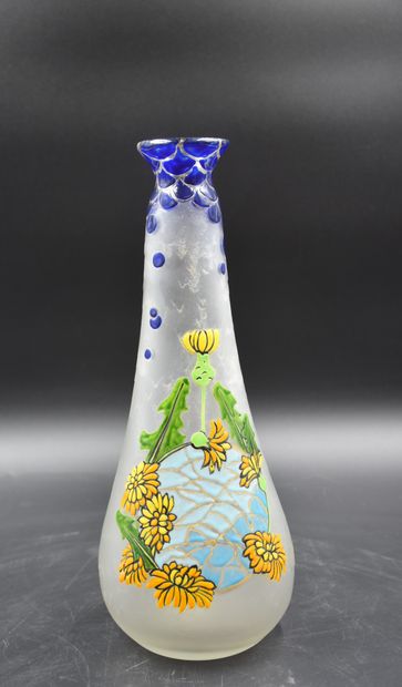 null Lot de 3 vases art nouveau en verre d’artistes français. Une veilleuse signée...