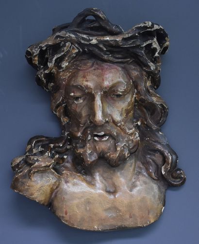 null Sculpture en relief : Christ à la couronne d’épine en bois sculpté et polychromé....