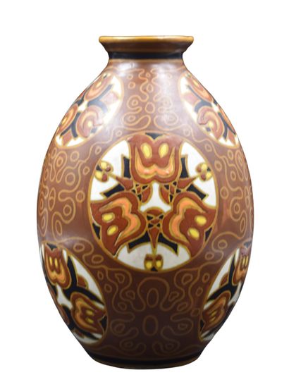 null Vase art déco Boch Kéramis. Décor mat finish D.1093L. Ht : 30 cm. 

NL: Boch...