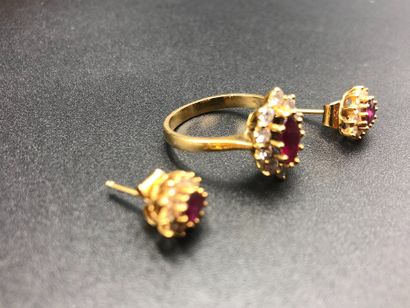 null Gold ring with a ruby stone and a pair of earrings of similar construction....