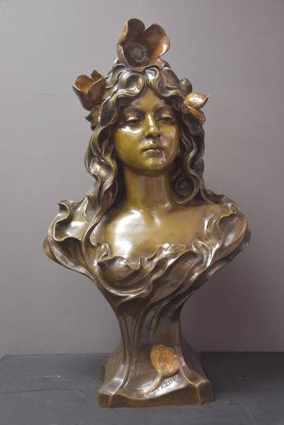 Marcel DEBUT (1865-1933) Marcel DEBUT (1865-1933). Buste art nouveau « La femme au...