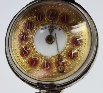 null Miniature clock inserted in a silver plated world map. Nice dial with 12 enamelled...