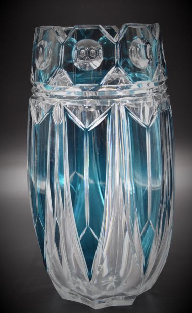 null Vase art déco en cristal du Val Saint Lambert. Charles Graffart. Quelques petites...