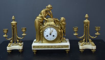  Garniture en marbre blanc et bronze doré de style Louis XVI, époque Napoléon III....