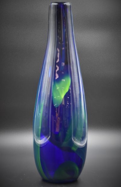 null Vase en verre design vintage. Ht.: 50 cm. 

NL: Vintage design glazen vaas. Hoogte:...