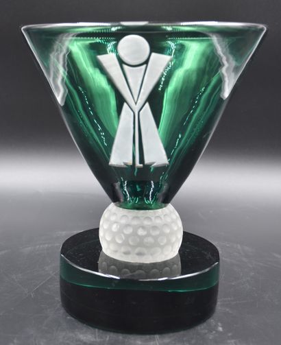 null Vase en cristal du Val Saint Lambert. Rare vase à trophée de golfeur. Wendy...