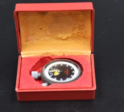 null Omega chronometer in its box. Circa 1970. 

NL: Omega merk chronometer in zijn...