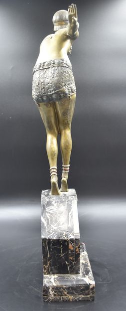 null Sculpture in bronze of art deco style after Demeter Chiparus. Total height :...