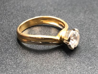null Bague solitaire. Or 18 K. Poids total : 4,25 grammes. 

NL: Solitaire ring. 18K...