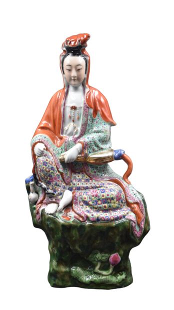 null Guanine in porcelain of China. Ht: 44 cm. 

NL: Chinees guanine porselein. Hoogte:...