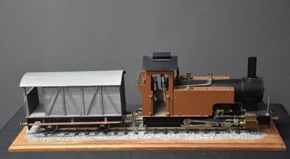 null Locomotive avec wagon + rail, marque Fulgurex ( Suisse ). Ht : 19 cm. Dimensions...
