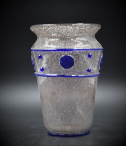 Antonin DAUM (1864-1930) Antonin DAUM (1864-1930) Vase art déco en verre soufflé...