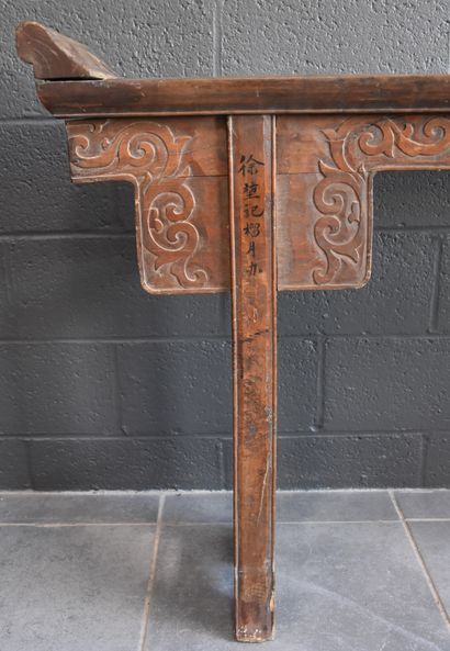 null Chinese console Qing period Length : 172 cm. Width : 30 cm. Ht: 78 cm. 

NL:...