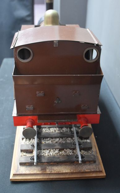 null Locomotive + rail , marque Fulgurex (Suisse). Ht : 30 cm. Dimensions : 60 x...