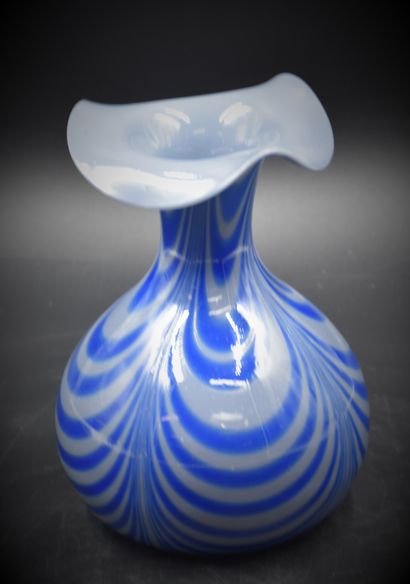 null Vase Oignon de Jemeppe en cristal du Val Saint Lambert. Ht : 20,5 cm. 

NL:...
