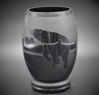 null Boom, Artver or Central Region. Art Deco vase with sandblasted decoration of...