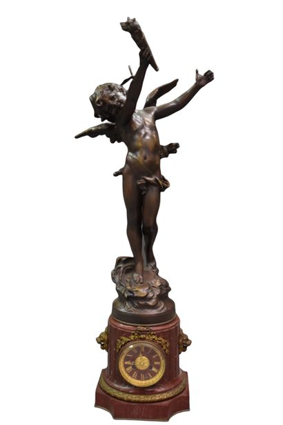 AUGUSTE MOREAU (1834-1917) Auguste MOREAU (1834-1917). Pendule en bronze représentant...