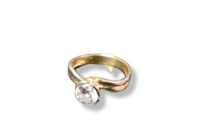 Bague solitaire. Or 18 K. Poids total : 4,25...