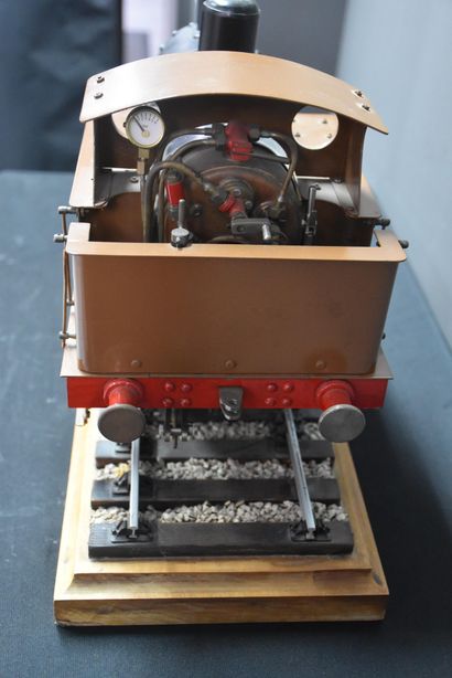 null Locomotive + rail , marque Fulgurex (Suisse). Ht : 25 cm. Dimensions : 45 x...
