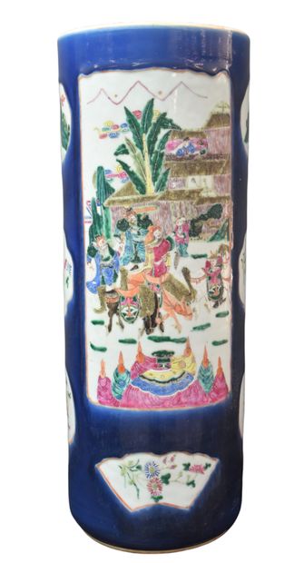 Umbrella holder in porcelain of China. Ht...